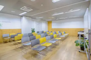 Auditório apenas com cadeiras unidade paraíso