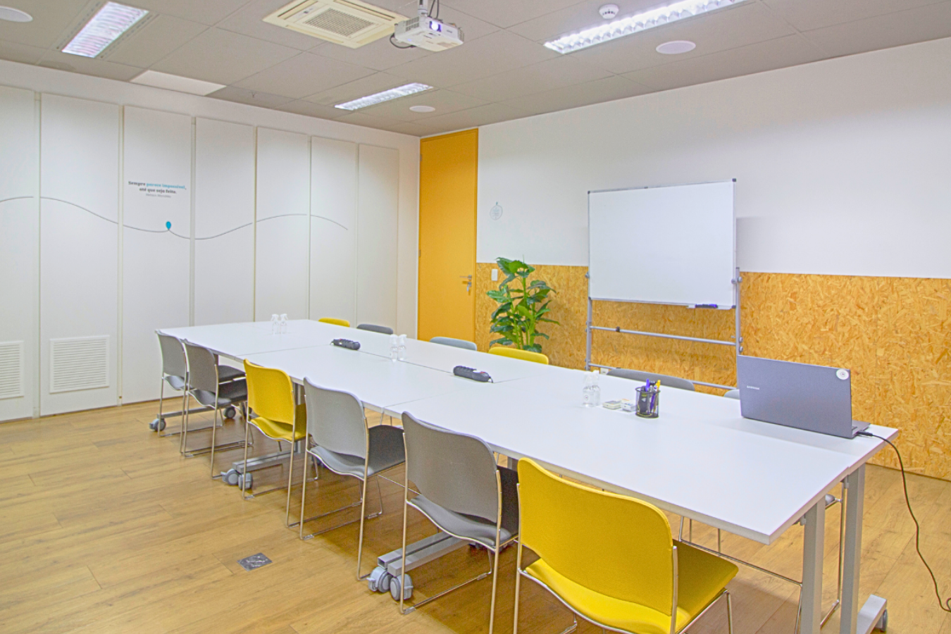 Salas Privativas X Salas de Reunião: Entenda as Diferenças