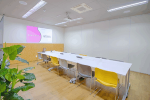 Sala de reunião 12 lugares com projetor e lousa unidade paraíso