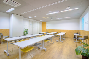 Montagem sala de aula 22 lugares unidade paraíso com projetor